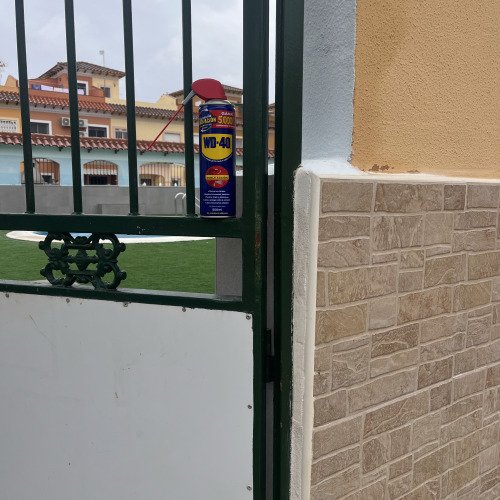 Engrase de puertas de piscina