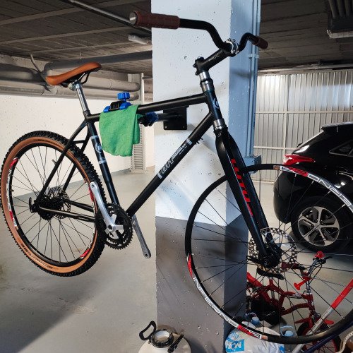 Restaurar y actualizar bicicleta abandonada