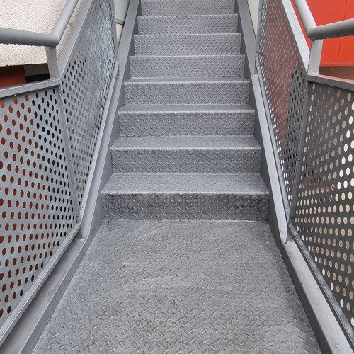RENOVACIÓN DE ESCALERAS DEL PABELLÓN