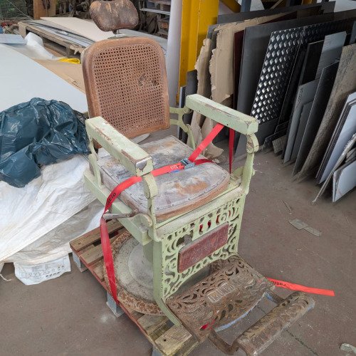 Restauración sillón barbería Triumph.